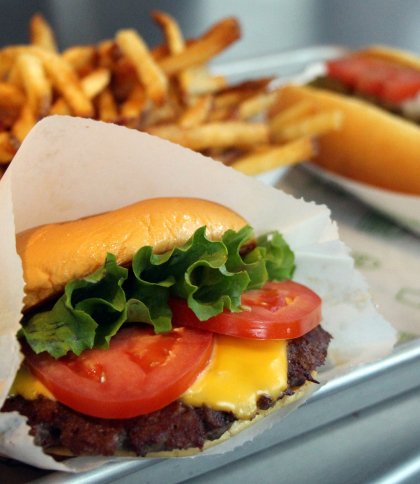 Що корисніше, гамбургер чи хот-дог: відповідь експертів