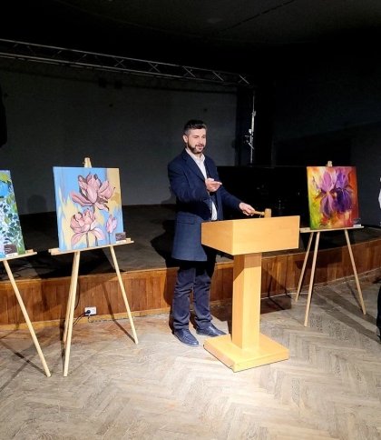 Продавали картини та прикраси: У Львові на благодійному аукціоні зібрали понад 100 тисяч грн для ЗСУ