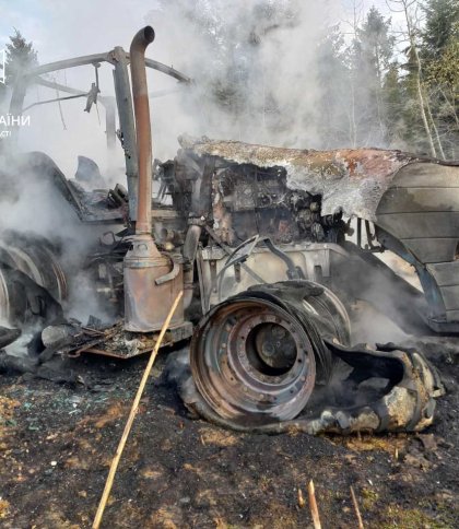 Залишилися лише обгорілі частини: на Самбірщині під час польових робіт спалахнув трактор