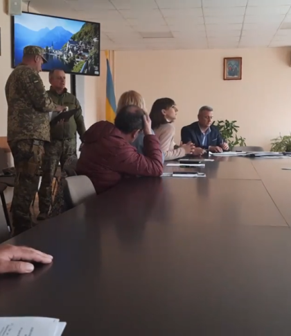 У Тернопільській області депутати та голова селищної ради отримали повістки під час сесії