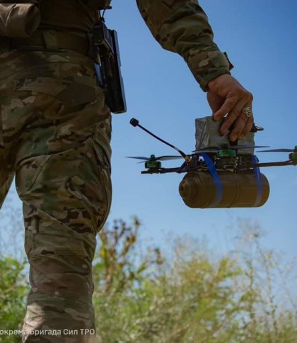 FPV-дрон в українських військових, фото Дніпропетровської бригади ТРО