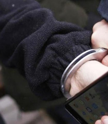 Вирвав телефон із рук перехожого: у Львові поліцейські спіймали грабіжника з Чернівців