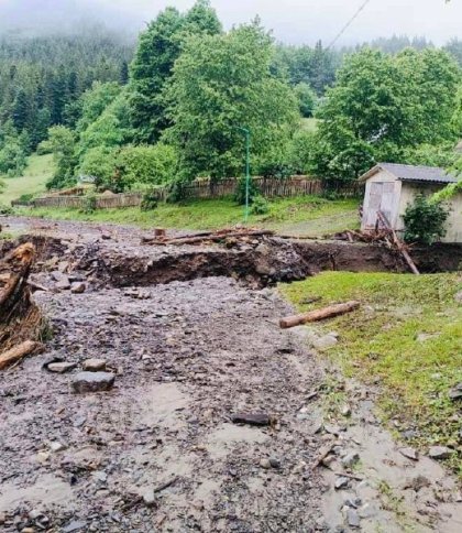 Там просять утриматися від походів в гори