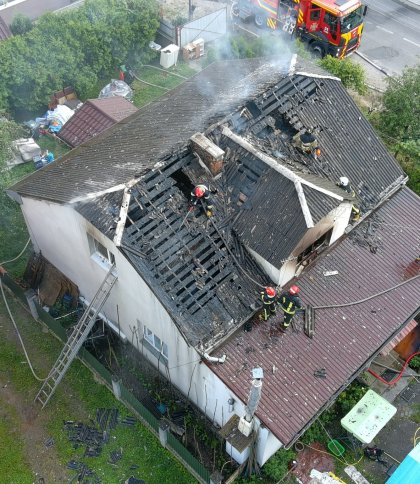 Опіки дістала 70-річна жінка: у Львові горів будинок (відео)