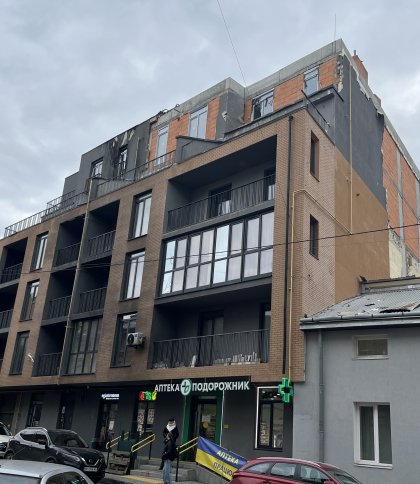 У Львові вже понад рік не можуть відновити зруйновану ракетою новобудову