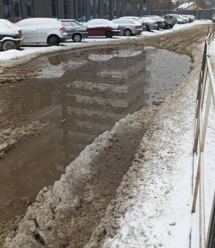 На дорогах снігова каша: львів`яни скаржаться, що засніжені вулиці не прибирають
