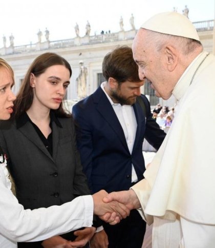 Папа Римський зустрівся із дружинами офіцерів, які боронять "Азовсталь"