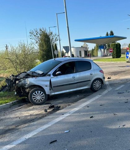 Фото Peugeot 206 на місці аварії на Самбірщині