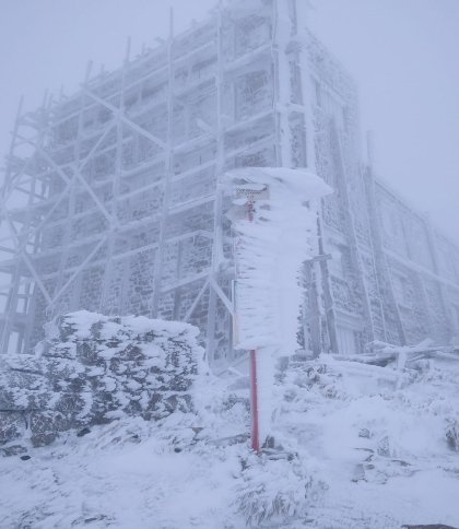 Карпати засипає снігом: зʼявилися нові фото та відео