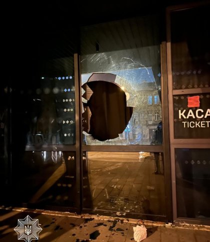 Розбив скло на вході до нічного клубу у Львові: патрульні затримали п’яного молодика