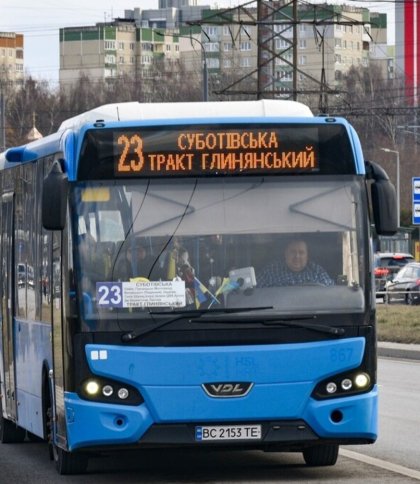 На одному з автобусних маршрутів Львова увесь транспорт замінили на низькопідлоговий