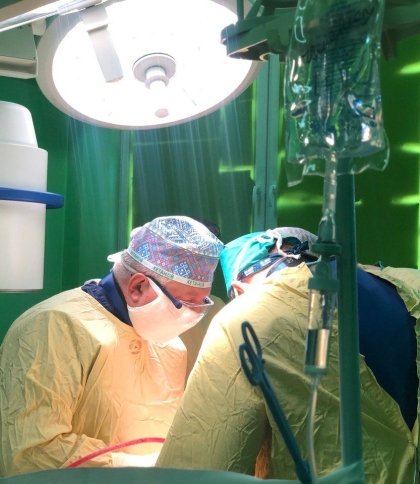 Львівські хірурги-ортопеди подовжили кістку чоловікові, який мав онкологію