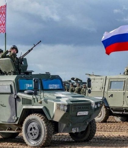 Мають «обороняти білоруські кордони»: у Білорусь прибули ешелони російських військ