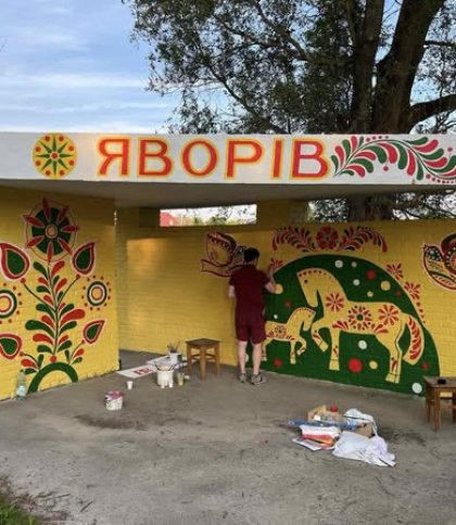 Автобусну зупинку при в’їзді в Яворів прикрасили традиційним розписом