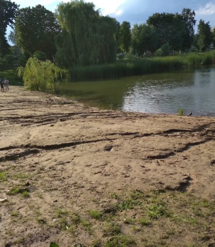 Львів’яни просять укріпити берег озера в Горіховому Гаю