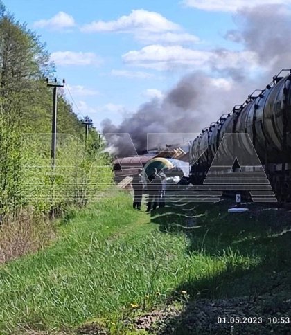 У РФ зійшов з рейок залізничний потяг із 60 вагонами, спалахнула пожежа