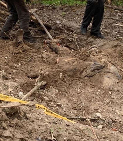 На Київщині виявили ще одне поховання із закатованими людьми