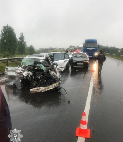 Жахлива ДТП на Львівщині: у Стрийському районі зіткнулись 5 транспортних засобів, є загиблі