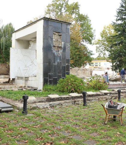 У Трускавці розпочато демонтаж радянських пам’ятників