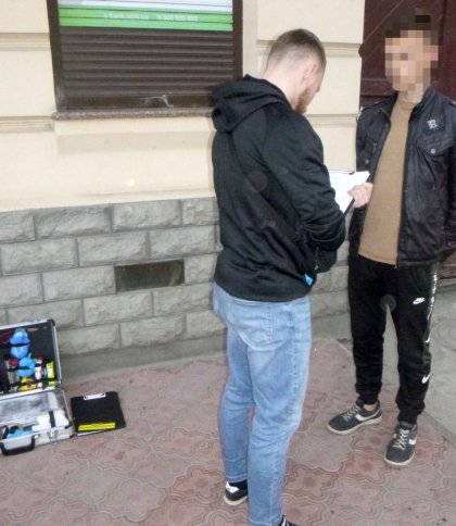 Видурював гроші на лікування родичів: у Львові суд призначив шахраю понад два роки увʼязнення
