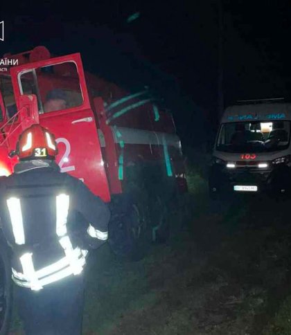 Дощ розмив ґрунтову дорогу: на Яворівщині рятувальники допомогли лікарям транспортувати пацієнта