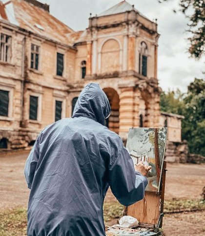 Картини 13 львівських митців із зображенням палацу у Роздолі продають на благодійному аукціоні