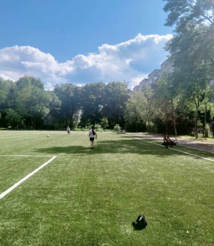 Одна з найбільших шкіл Львова отримала нове футбольне поле та бігові доріжки 