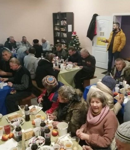 У Львові бездомних людей частували Святою вечерею