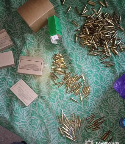 На Стрийщині затримали двох чоловіків зі схованкою зброї та боєприпасів