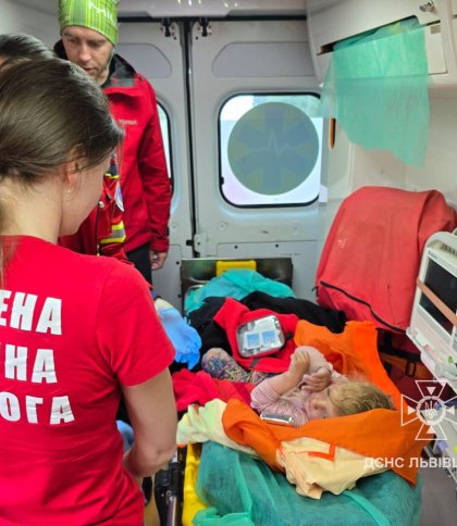 Зниклу дворічну дитину львівські рятувальники знайшли за 3 км від дому