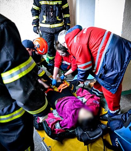 У Львові 74-річну жінку затиснуло ліфтовою кабіною