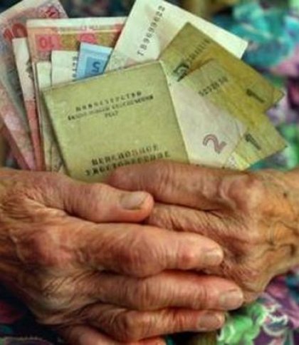 Пенсія для українських біженців: у Верховній Раді пояснили, як отримати пенсію людям, які тимчасово перебувають за кордоном