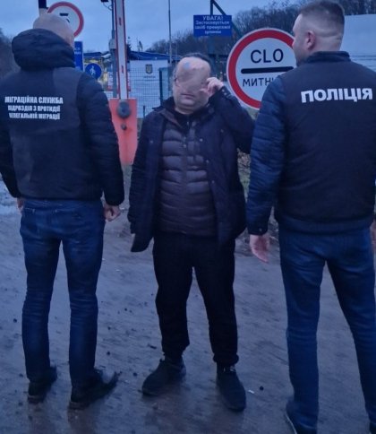 Злодія, який виявився громадянином Грузії, депортували після того, як він відсидів в українській в’язниці, фото Міграційної служби Івано-Франківської області