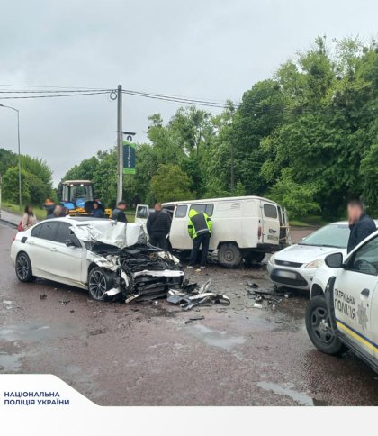 У Львові у ДТП зіткнулися чотири авто: троє людей постраждали