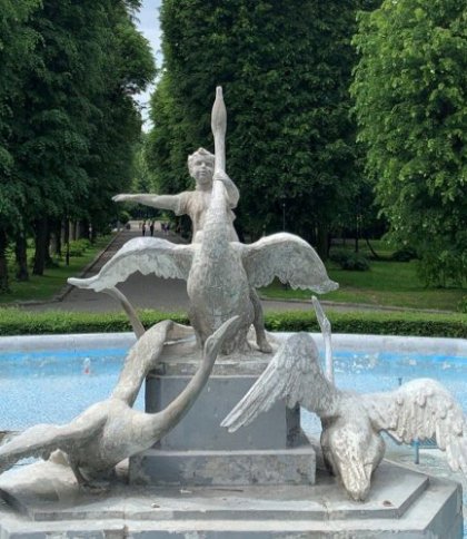 У Стрийському парку завершують реставрацію фонтана зі скульптурою