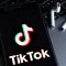 У Львові матір покарали через TikTok доньки з російськими піснями