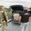 На Львівщині прикордонники зупинили авто з повним багажником сигарет без акцизу