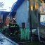 На Львівщині від пожежі в автомобілі ледь не згорів будинок