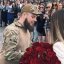 У мережі з’явилось зворушливе відео: військовий зробив пропозицію коханій у центрі Львова