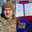 На фото: Богдан Кліщун і указ про нагородження його "Золотим хрестом"