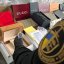 Митники на Львівщині зупинили бус із контрабандою брендових речей на пів мільйона гривень