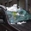 У Львові сніг, який впав із фасаду будинку, розтрощив авто (фото)