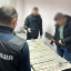 Правоохоронці стверджують, що чиновник отримав хабар двома частинами, фото поліції