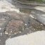 Люди закидають ями цеглою: львів’яни показали побитий асфальт в одному з дворів Сихова (фото)