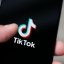 TikTok призупиняє роботу в Росії