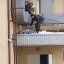 У Львові з вікна 5-го поверху випала жінка