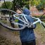 У Червонограді чоловік посеред вулиці викрав у дитини велосипед