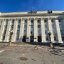 Обстріляна будівля ОВА в Херсоні
