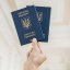 Для виїзду за кордон українцям знову потрібен закордонний паспорт