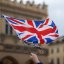 Прапор Великобританії розвівається на провітрі
